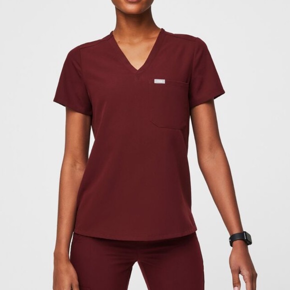 Figs Catarina one pocket scrub top in burgundy red maroon size small - Picture 1 of 7